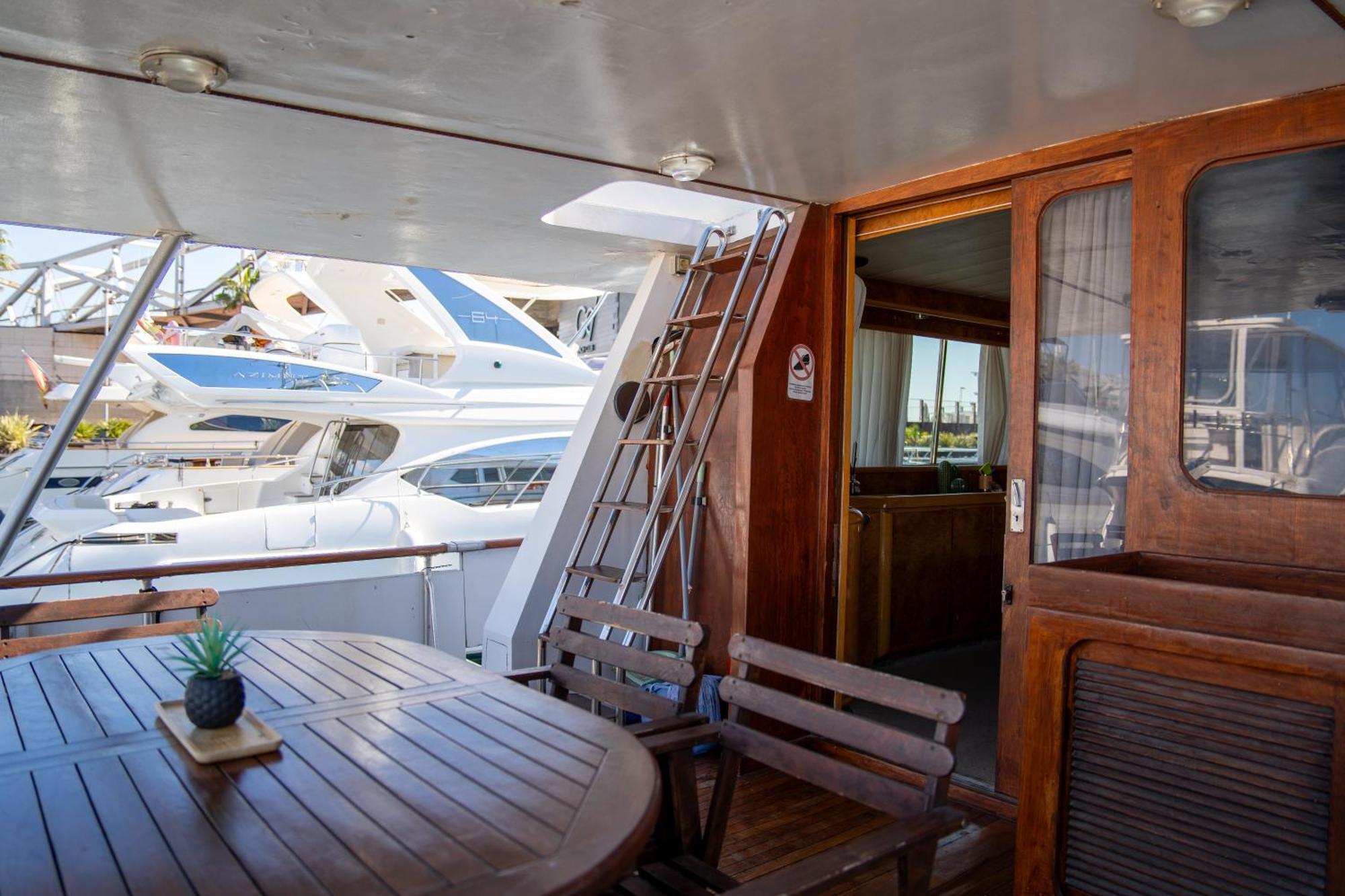 Boat Aloha Hotel Sant Adria de Besos Exterior photo