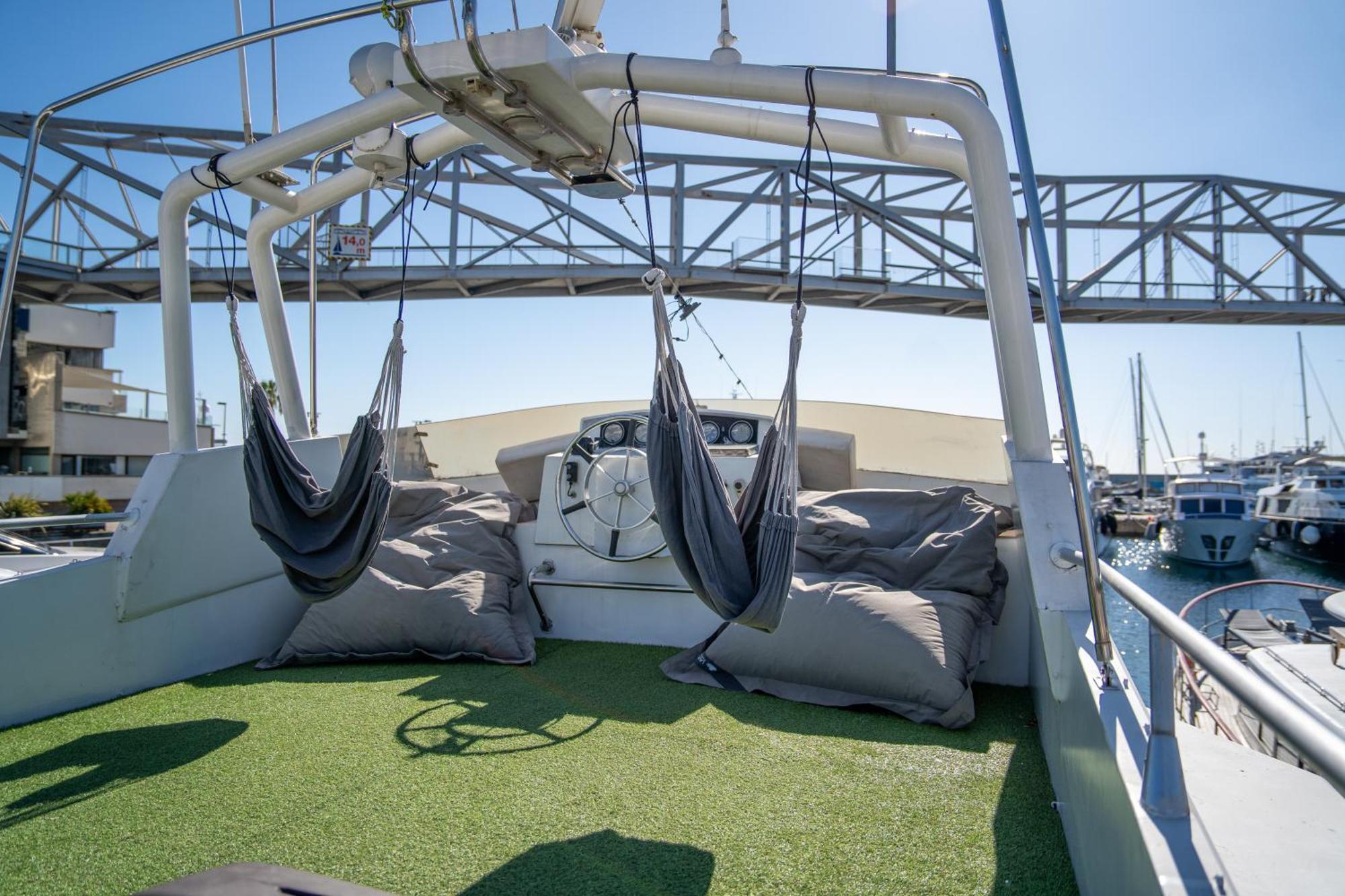 Boat Aloha Hotel Sant Adria de Besos Exterior photo
