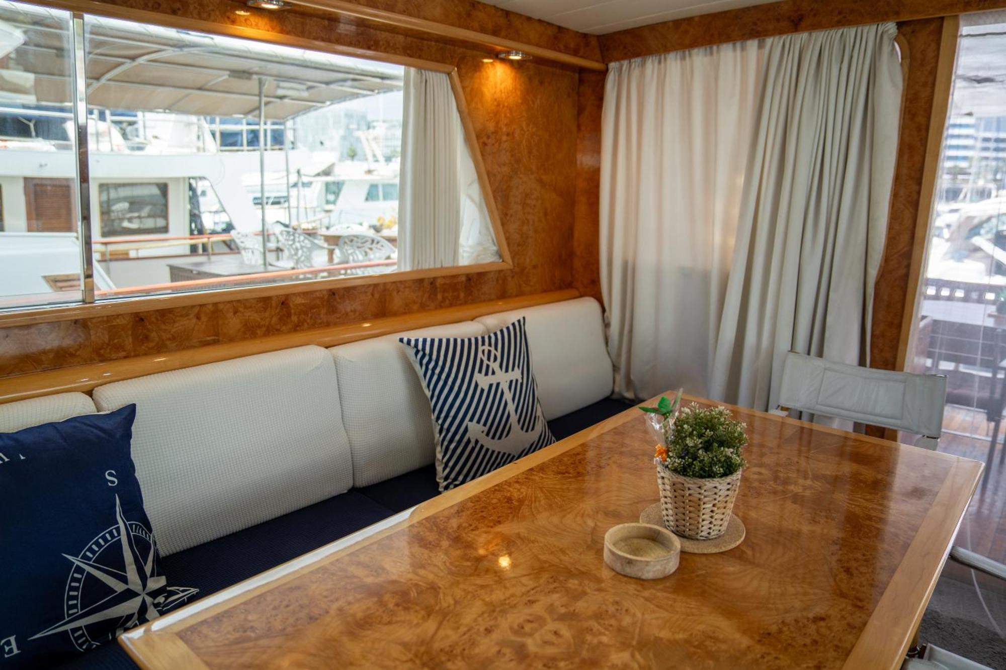 Boat Aloha Hotel Sant Adria de Besos Exterior photo