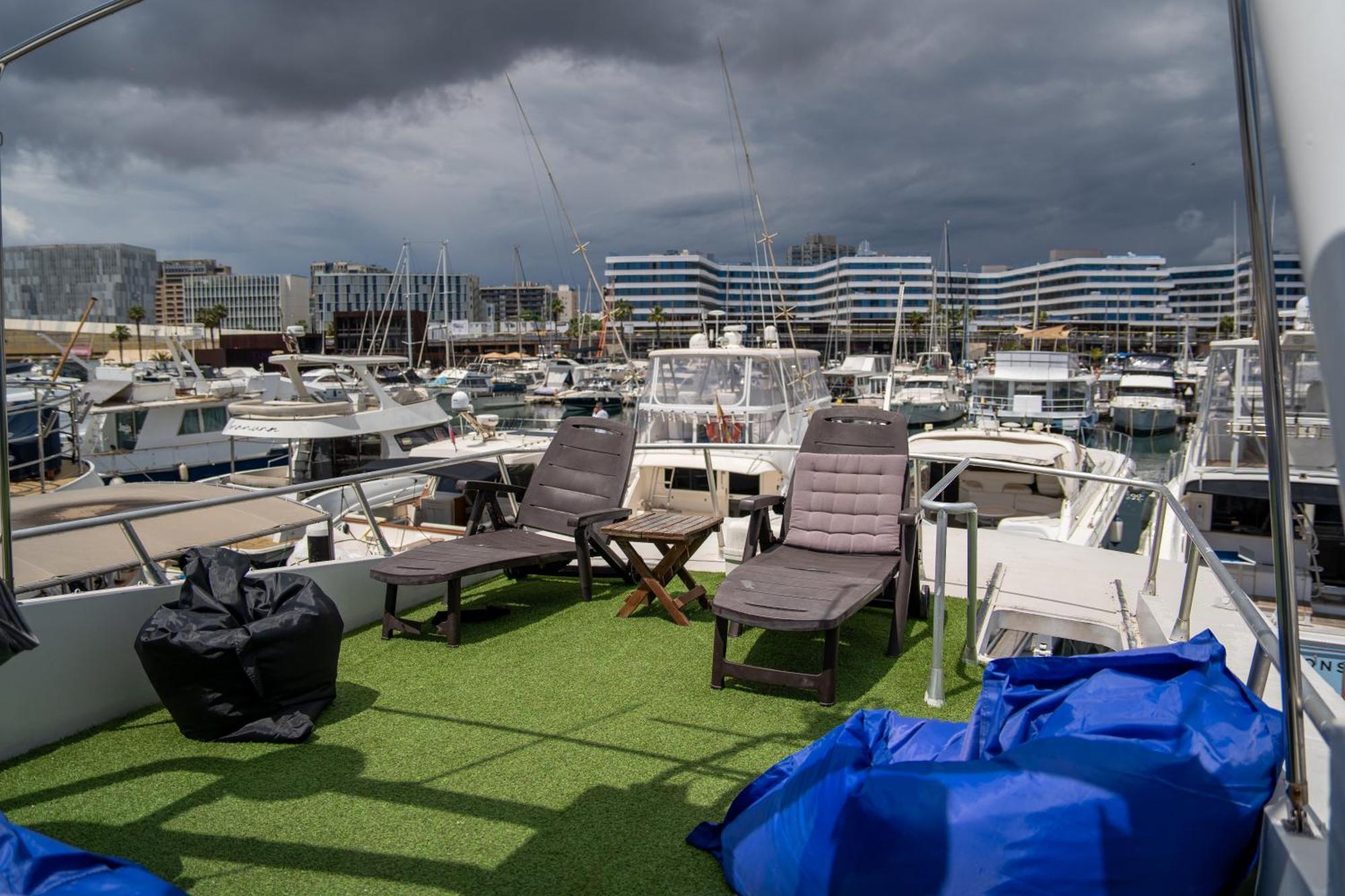 Boat Aloha Hotel Sant Adria de Besos Exterior photo